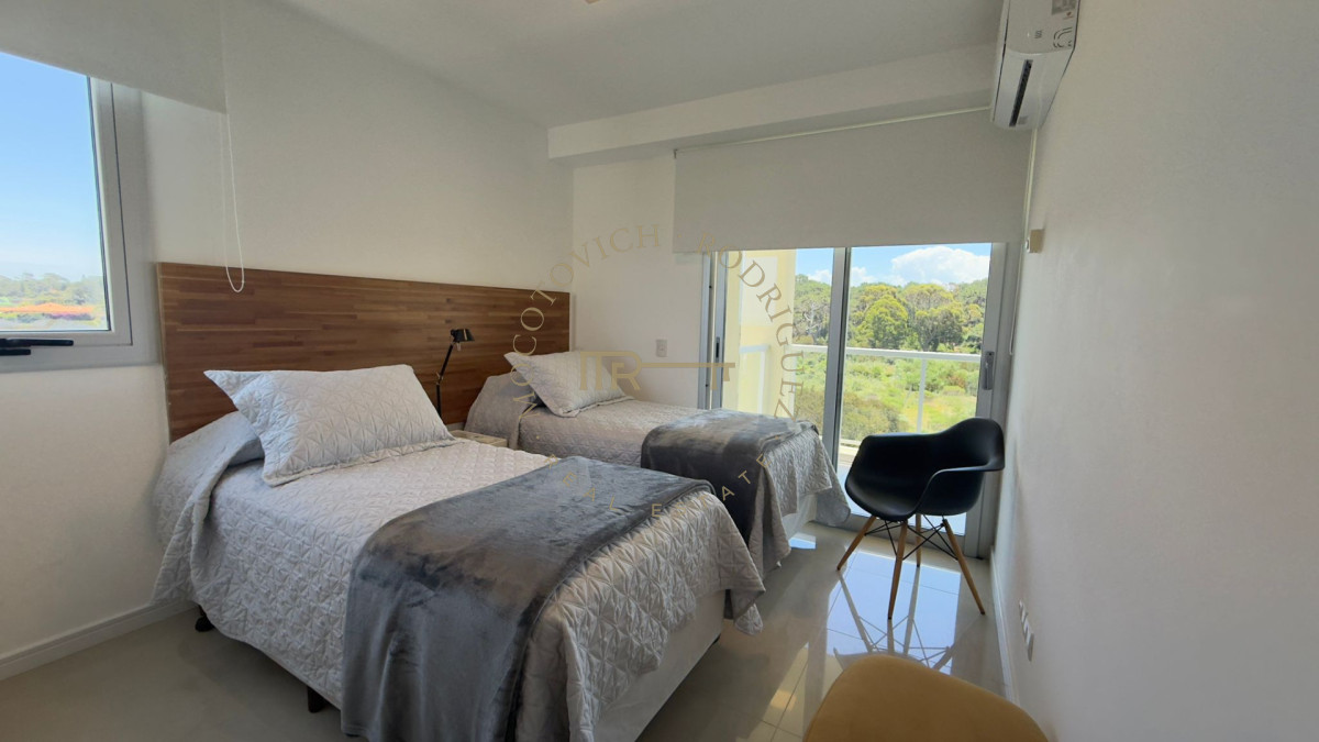 Apartamento ID.650 - Apartamento en alquiler temporal, penthouse con parrillero 3 dormitorios- Playa Brava