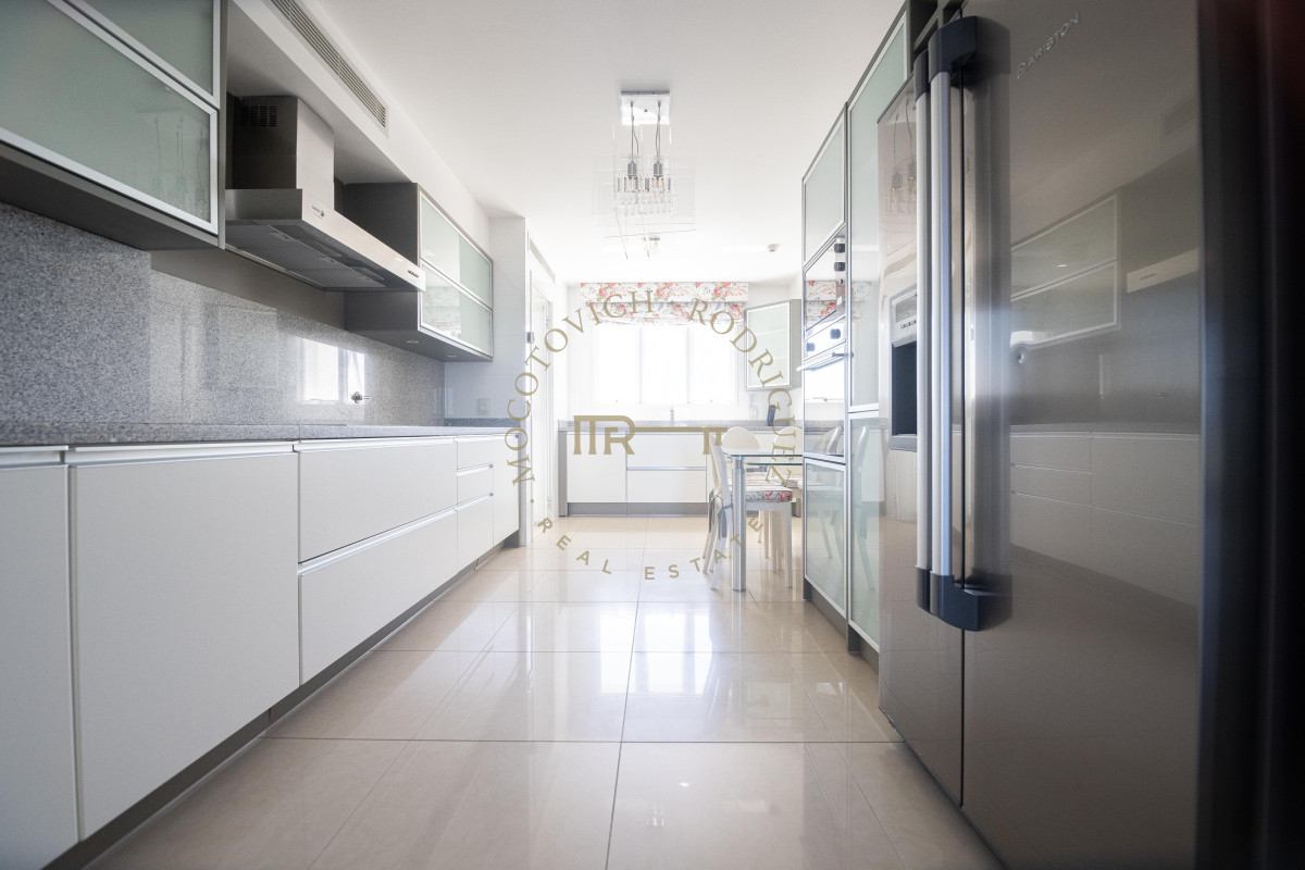Apartamento ID.3032 - Torre Aquarela exclusivo apartamento en venta 4 dormitorios y dep. de servicio.