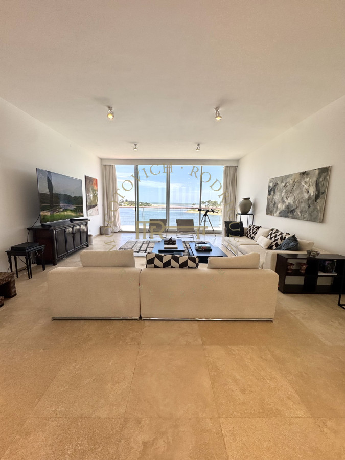 Apartamento ID.4088 - Delamar Pent House en venta con piscina y parrilla propia. La Barra. 