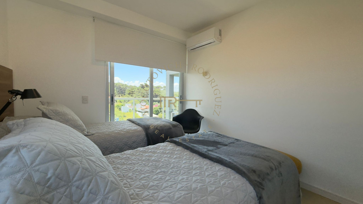 Apartamento ID.650 - Apartamento en alquiler temporal, penthouse con parrillero 3 dormitorios- Playa Brava