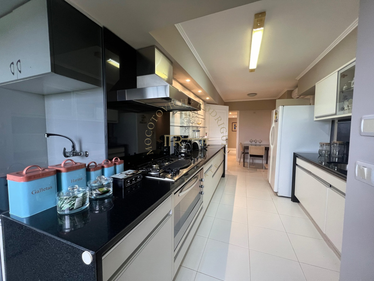 Apartamento ID.2379 - Espectacular apartamento en venta 6 dormitorios, barbacoa y loft en la brava. Vista al mar.-