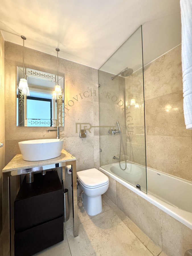 Apartamento ID.3235 - Apartamento de 1 dormitorio en venta. Punta del Este. Torre Yoo