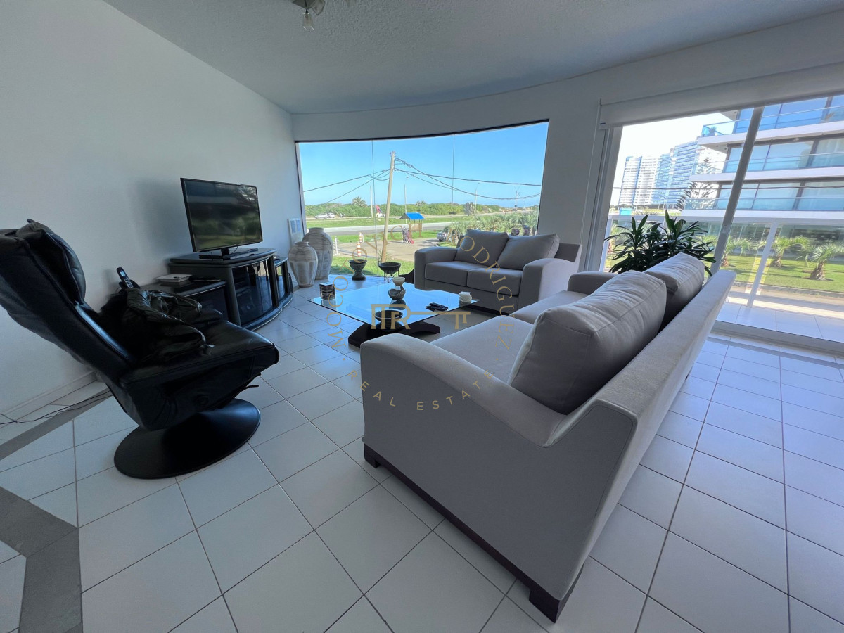 Apartamento ID.2016 - Venta y alquiler primera linea 3 dormitorios mas dependencia 