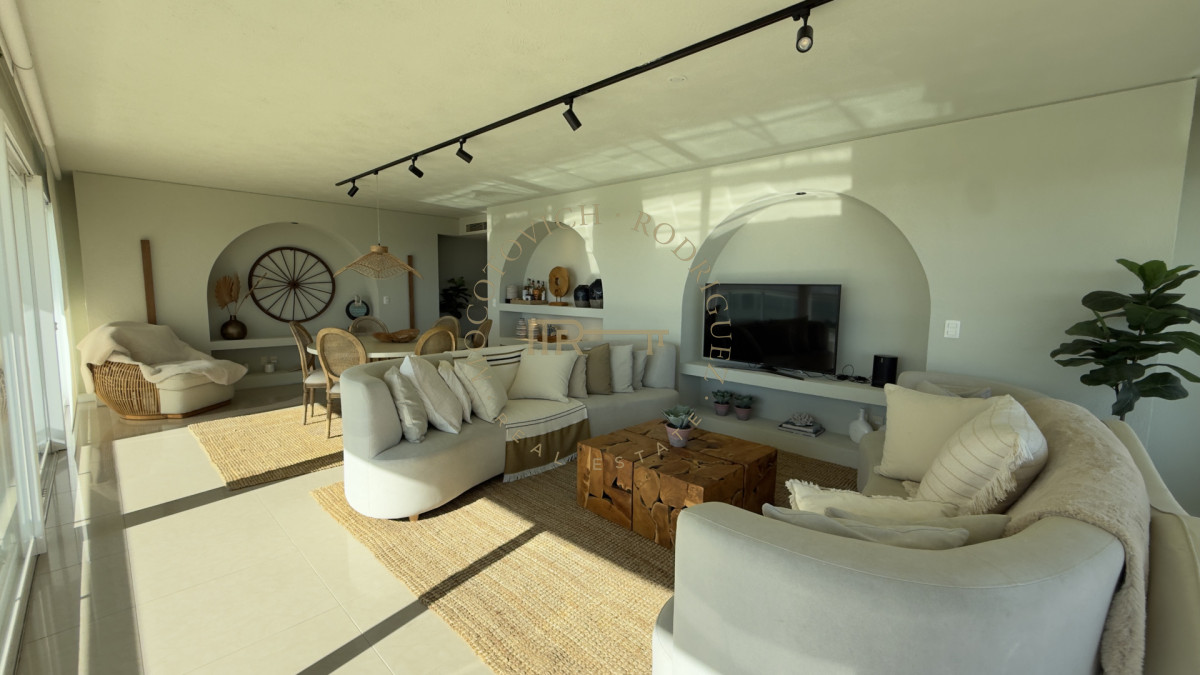 Apartamento ID.2403 - Aquarela 3 dormitorios y dep. de servicio en alquiler temporal 2026 Punta del Este.-