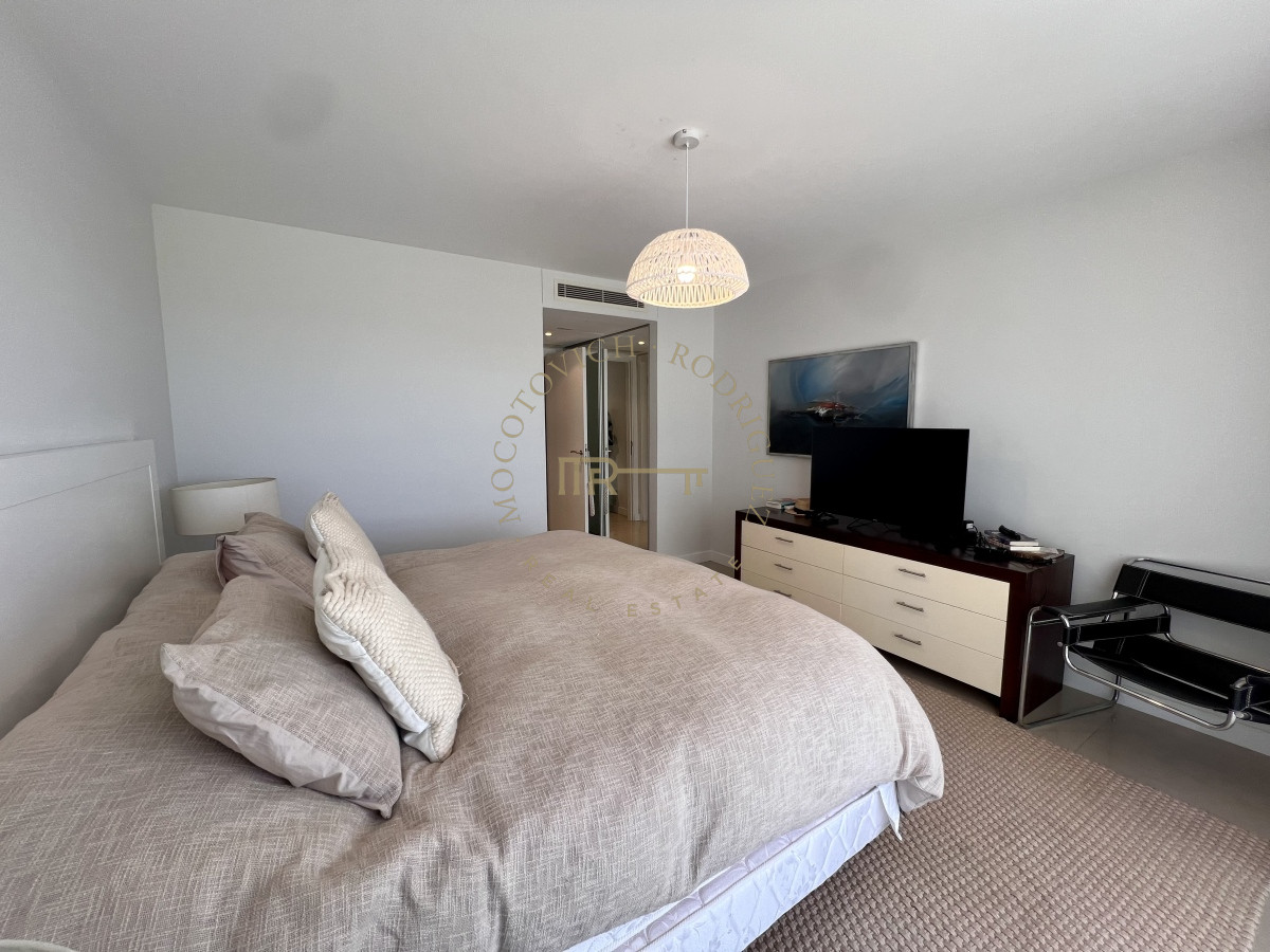Apartamento ID.2403 - Aquarela 3 dormitorios y dep. de servicio en alquiler temporal 2026 Punta del Este.-