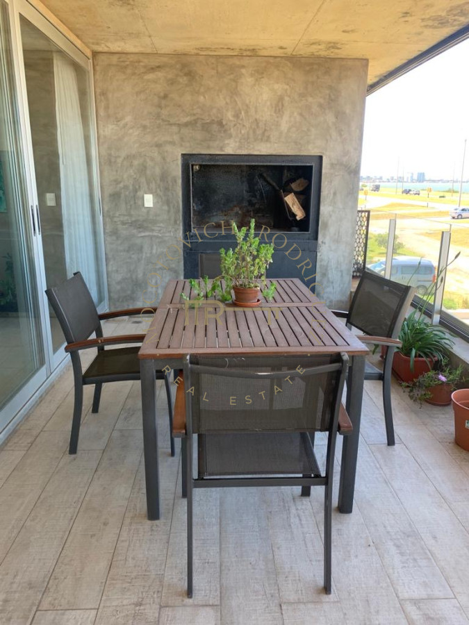 Apartamento ID.3657 - Apartamento en venta de tres dormitorios frente al mar. Playa Mansa