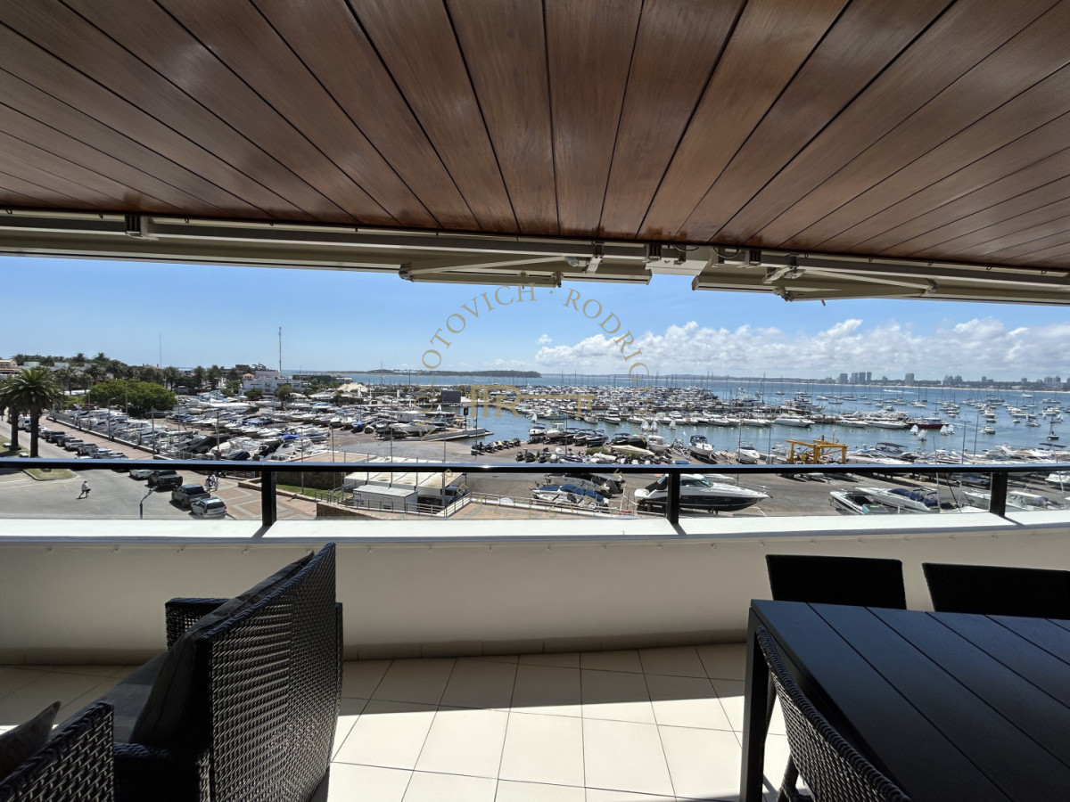 Apartamento ID.4234 - Apartamento en venta de 3 dormitorios mas dep. frente al puerto de Punta del Este.