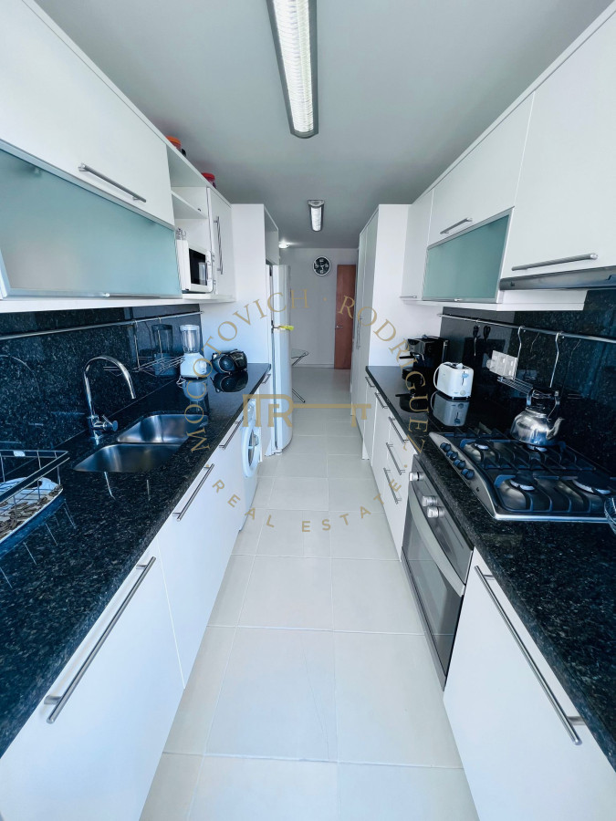 Apartamento ID.1972 - Atractivo esquinero en la Mansa a pasos del Conrad