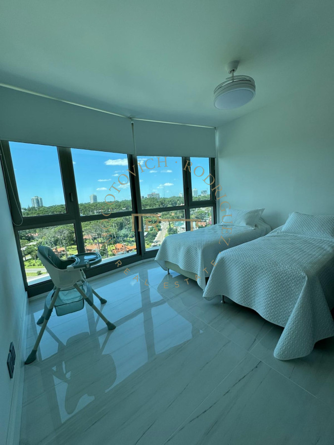 Apartamento ID.2527 - Fendi, Esquinero en venta a Punta Ballena de 4 dormitorios impresionante vista. 