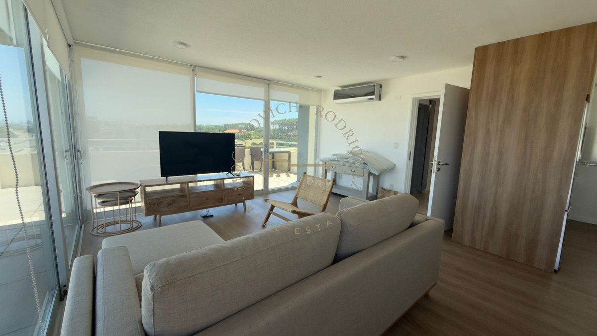Apartamento ID.650 - Apartamento en alquiler temporal, penthouse con parrillero 3 dormitorios- Playa Brava