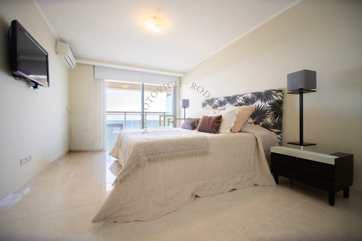 Apartamento ID.3937 - Le Jardin apartamento en venta de 4 suites más servicio. Piso alto vista . Punta del Este