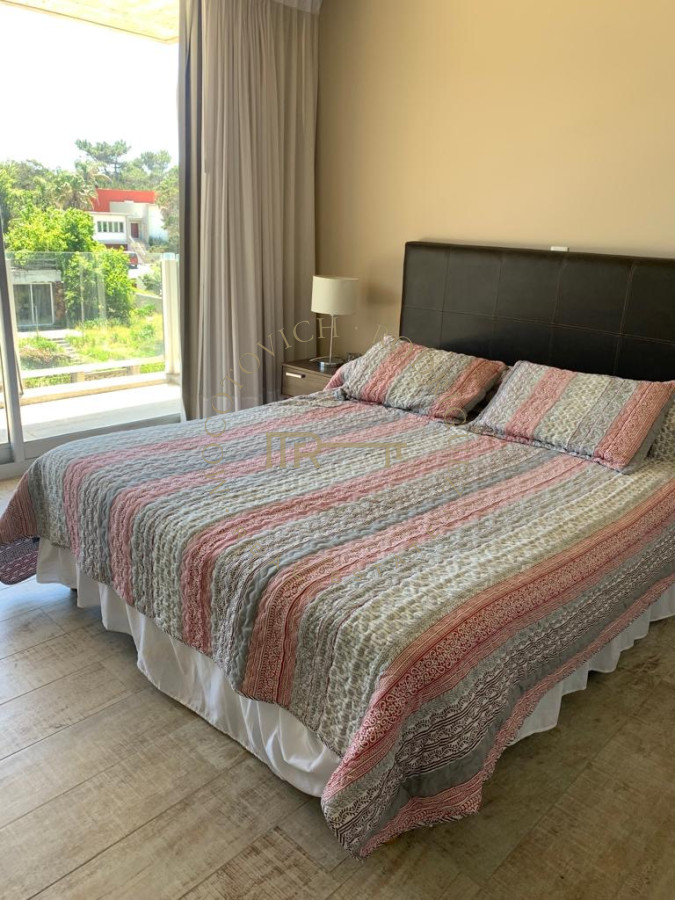 Apartamento ID.3657 - Apartamento en venta de tres dormitorios frente al mar. Playa Mansa