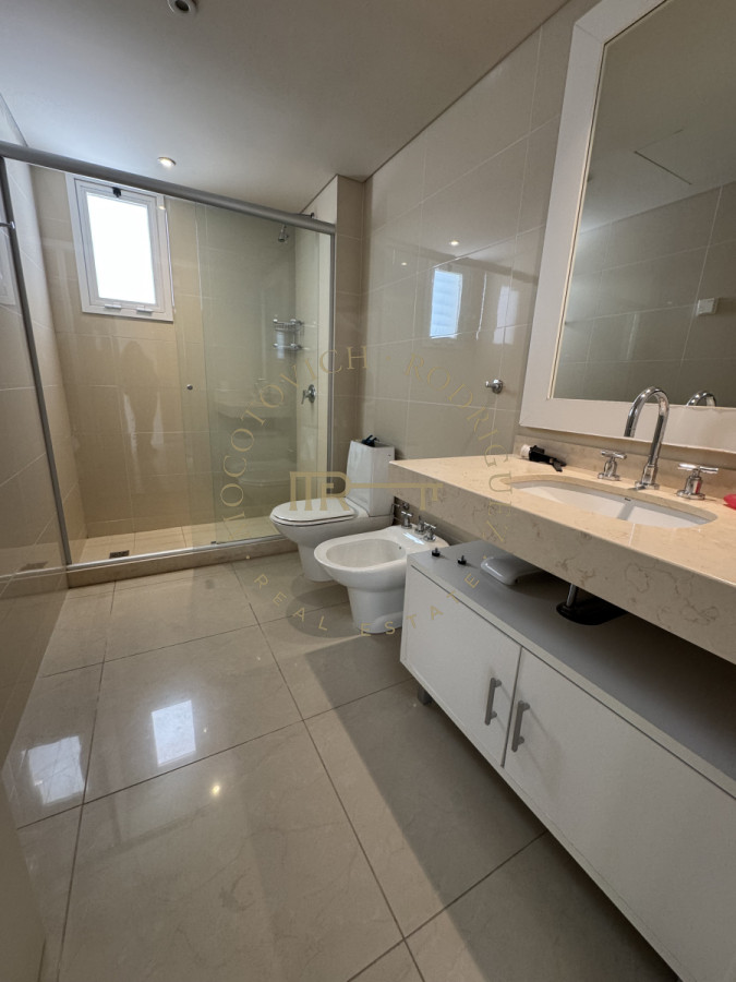 Apartamento ID.7 - Aquarela duplex  4 dormitorios en venta. Playa Mansa. Punta del Este