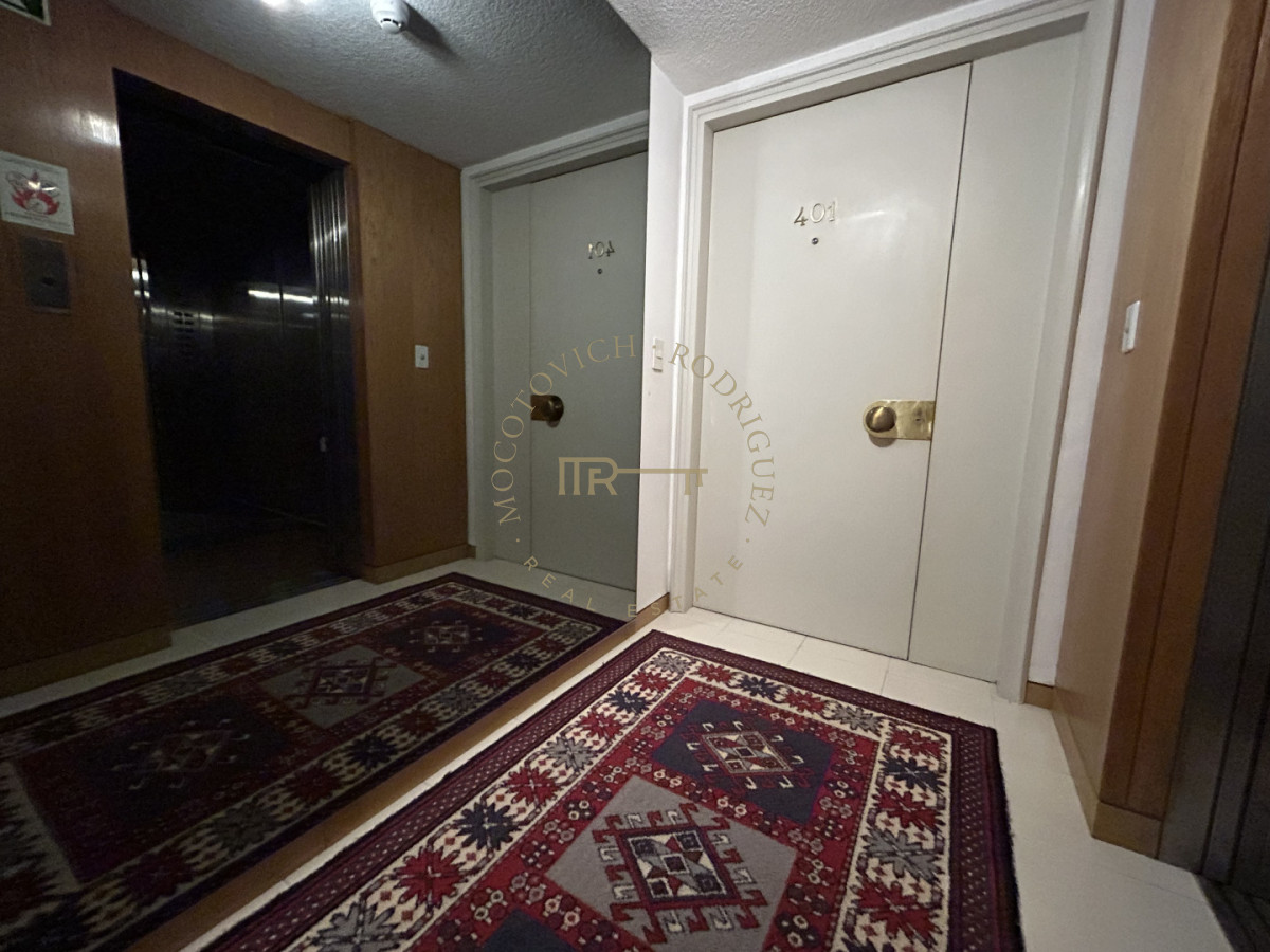 Apartamento ID.4234 - Apartamento en venta de 3 dormitorios mas dep. frente al puerto de Punta del Este.