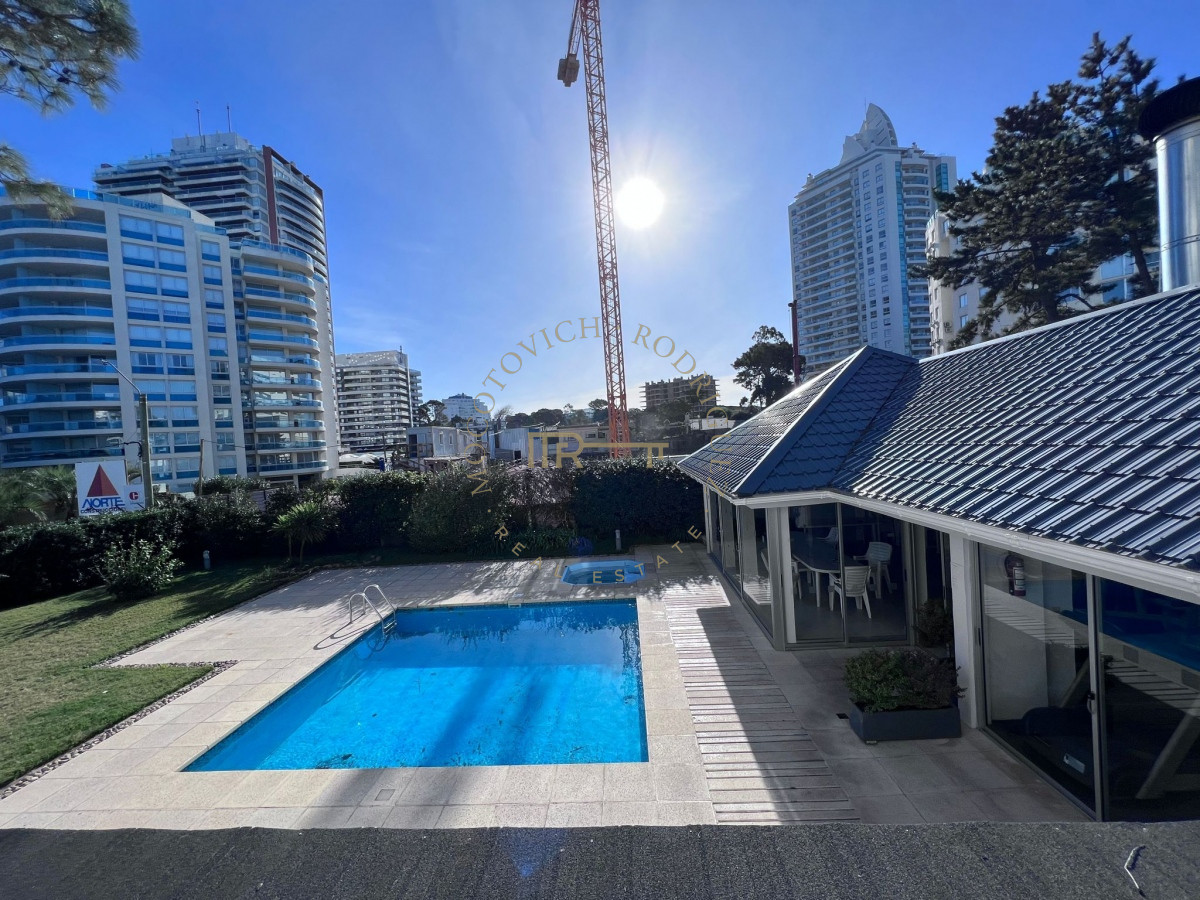Apartamento ID.2016 - Venta y alquiler primera linea 3 dormitorios mas dependencia 