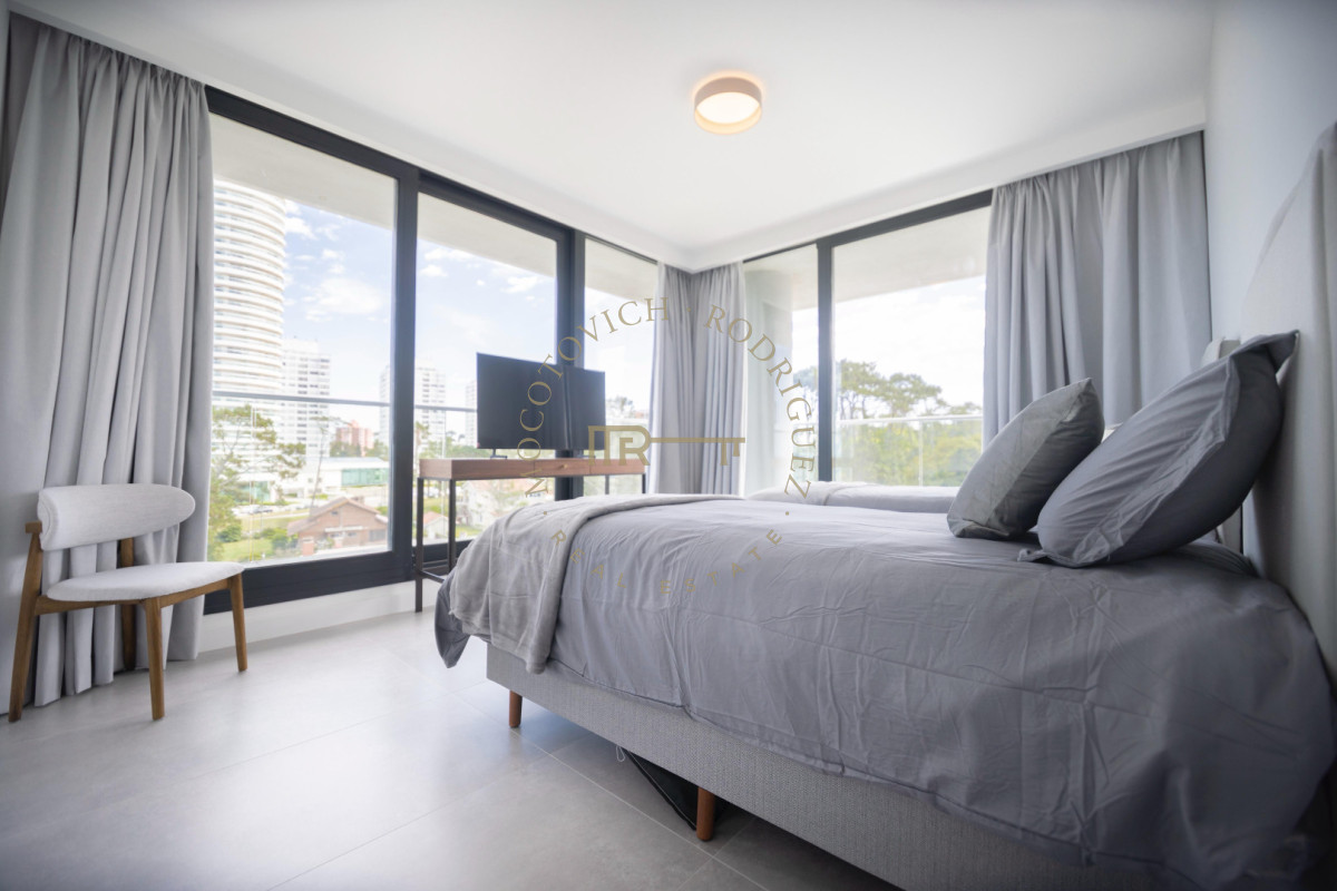 Apartamento ID.3394 - Venetian en Alquiler de verano 2026 tres suites y dependencia. Punta del Este 