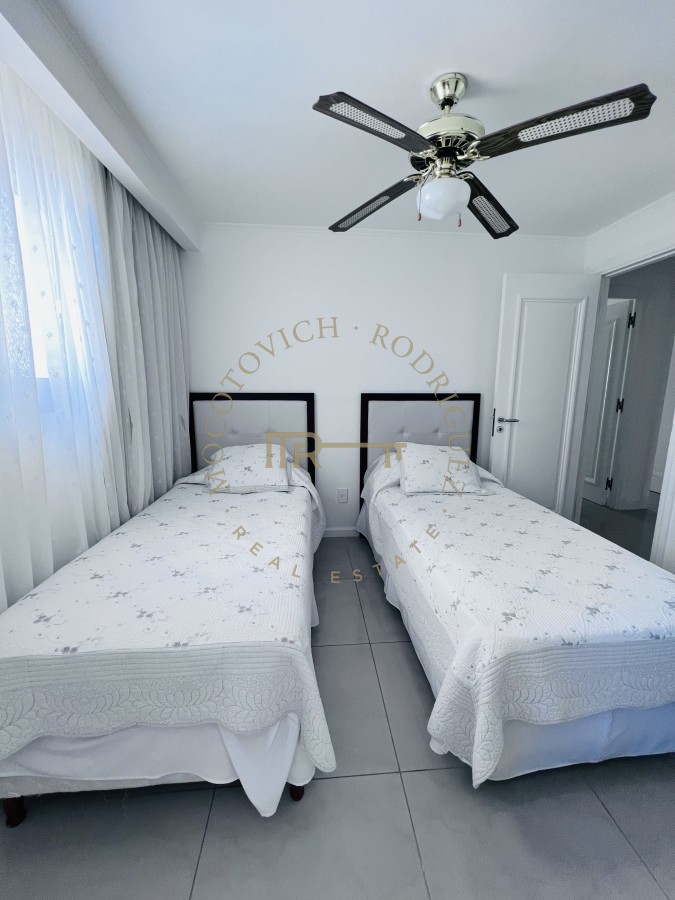 Apartamento ID.171 - Apartamento venta y alquiler anual 3 dormitorios más dependencia - Playa Brava