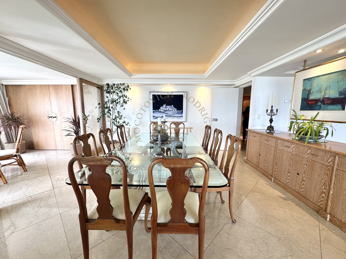 Apartamento ID.4059 - Alquiler tres dormitorios y dep de servicio. Frente al mar con vista.