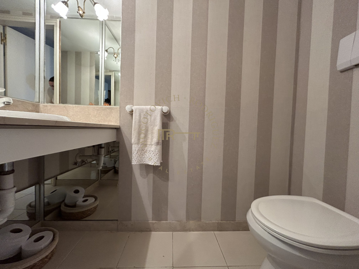 Apartamento ID.4234 - Apartamento en venta de 3 dormitorios mas dep. frente al puerto de Punta del Este.
