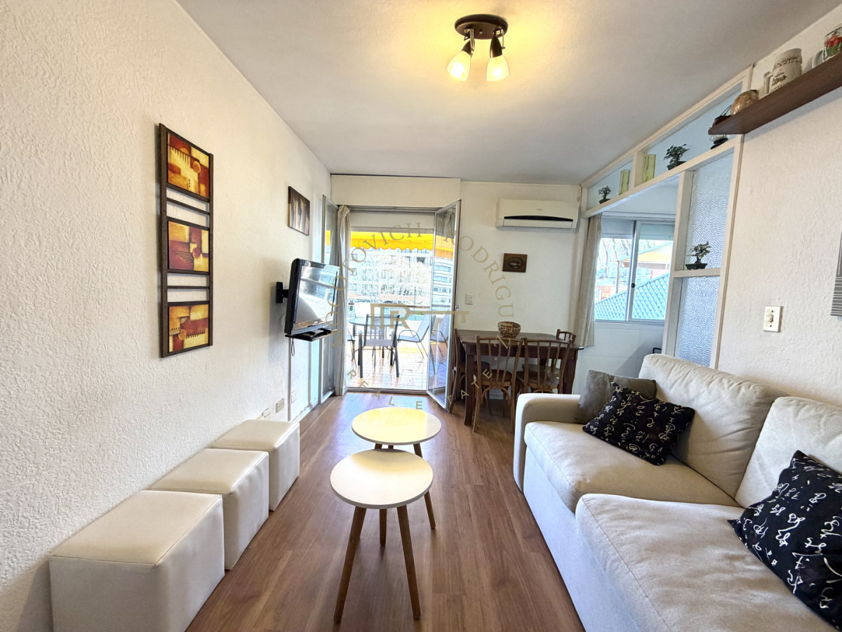 Apartamento ID.4420 - Un dormitorio en venta con gran terraza en Peninsula. 
