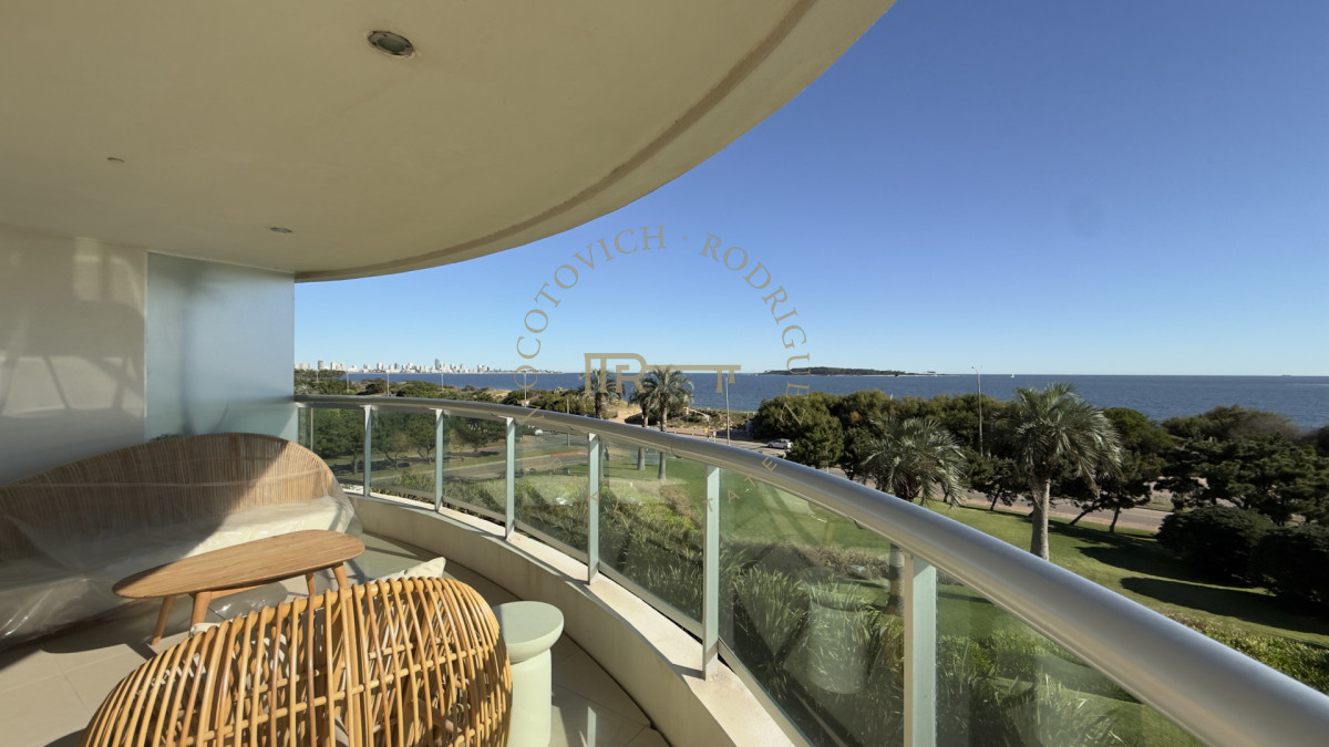 Apartamento ID.2403 - Aquarela 3 dormitorios y dep. de servicio en alquiler temporal 2026 Punta del Este.-