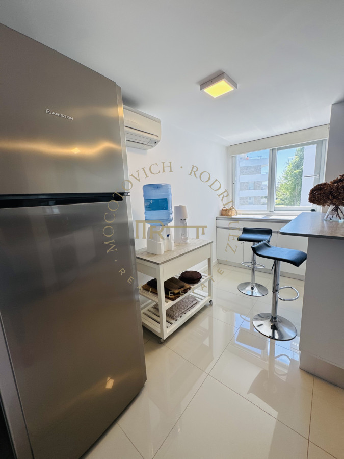 Apartamento ID.235 - Apartamento en venta  2 dormitorios con vista al mar y parrilla propia - Playa Mansa Punta del Este