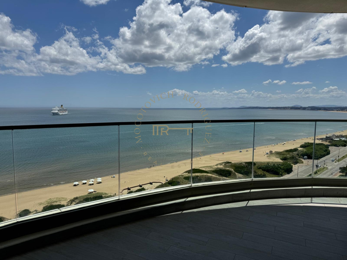 Apartamento ID.2527 - Fendi, Esquinero en venta a Punta Ballena de 4 dormitorios impresionante vista. 