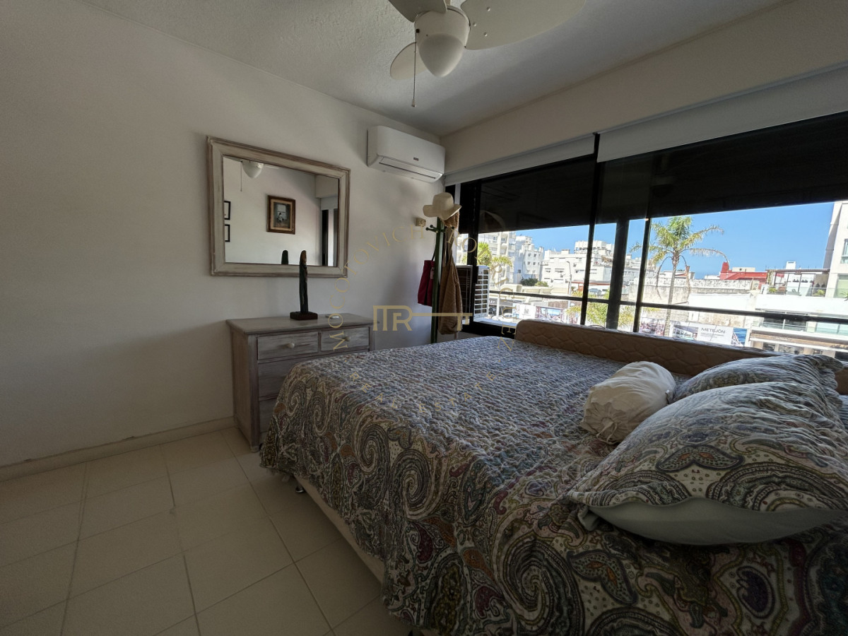 Apartamento ID.4234 - Apartamento en venta de 3 dormitorios mas dep. frente al puerto de Punta del Este.