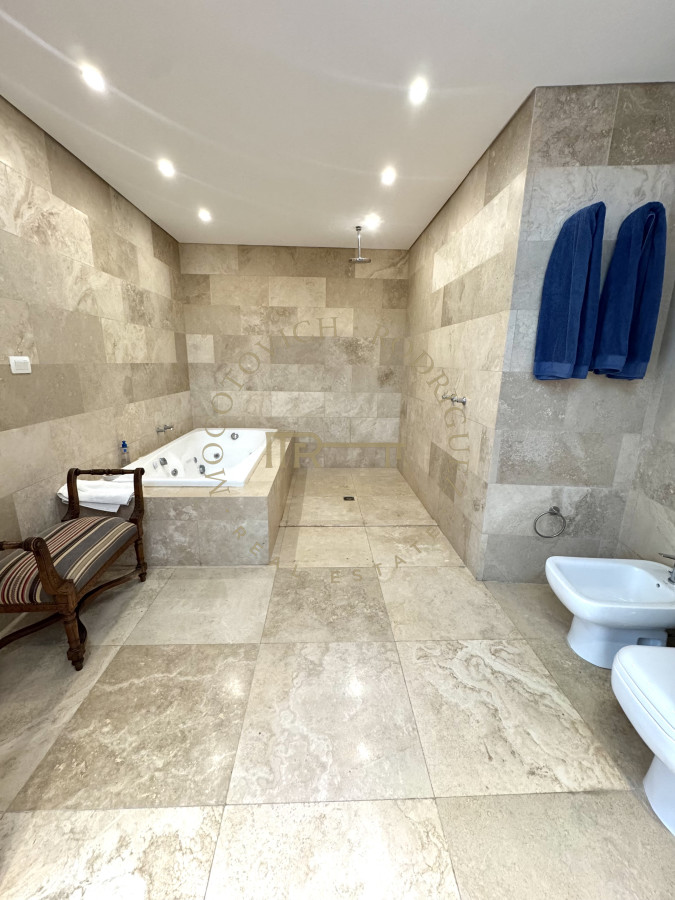Apartamento ID.4088 - Delamar Pent House en venta con piscina y parrilla propia. La Barra. 