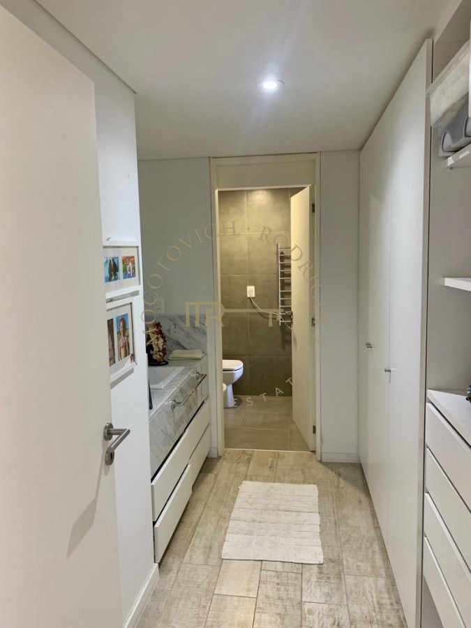Apartamento ID.3657 - Apartamento en venta de tres dormitorios frente al mar. Playa Mansa