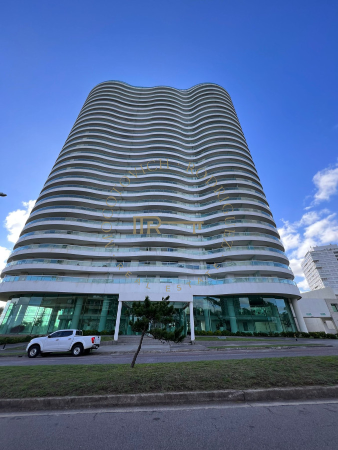 Apartamento ID.9 - Apartamento Playa Mansa Aquarela 4 suite y dependencia