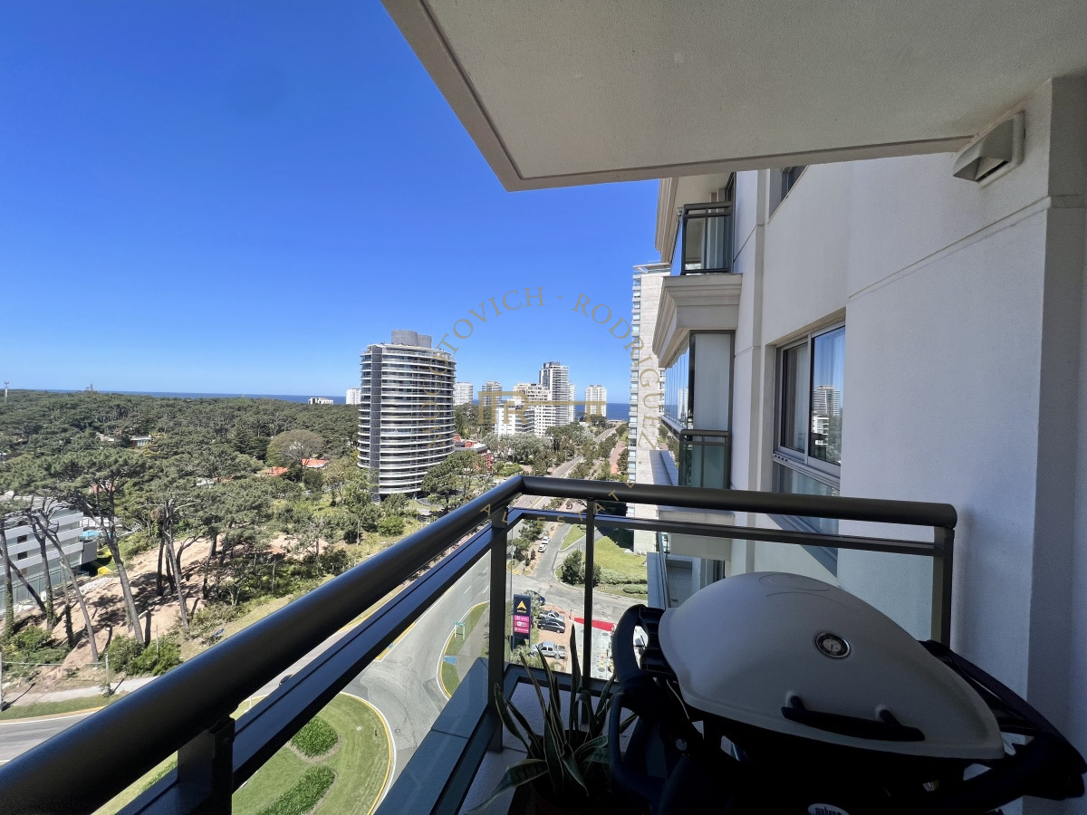 Apartamento ID.2424 - Apartamento de 2 dormitorios con servicio de playa. Place Lafayette Playa mansa Punta del Este. Temporada 2026