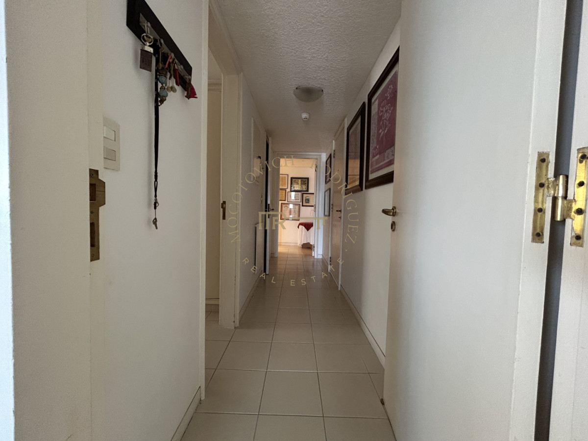 Apartamento ID.4234 - Apartamento en venta de 3 dormitorios mas dep. frente al puerto de Punta del Este.