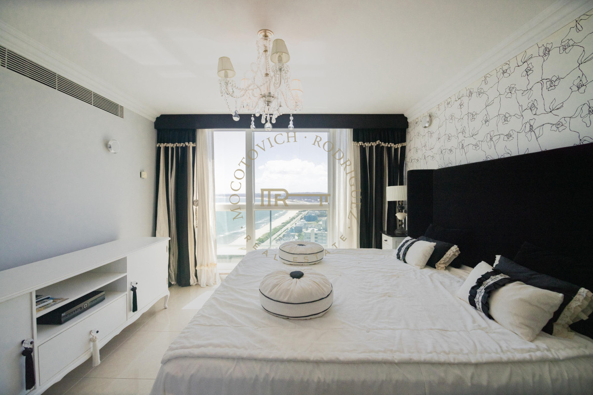 Apartamento ID.3032 - Torre Aquarela exclusivo apartamento en venta 4 dormitorios y dep. de servicio.