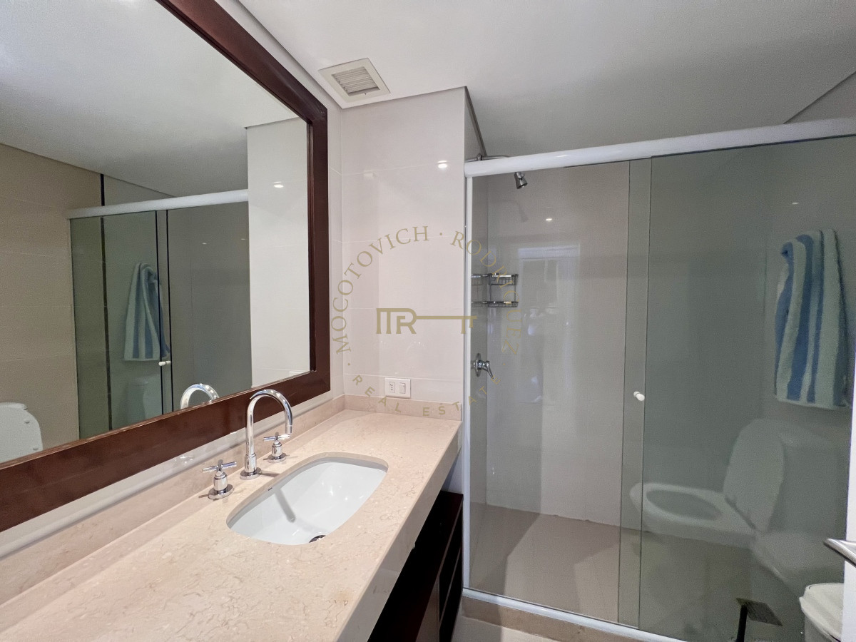 Apartamento ID.2403 - Aquarela 3 dormitorios y dep. de servicio en alquiler temporal 2026 Punta del Este.-