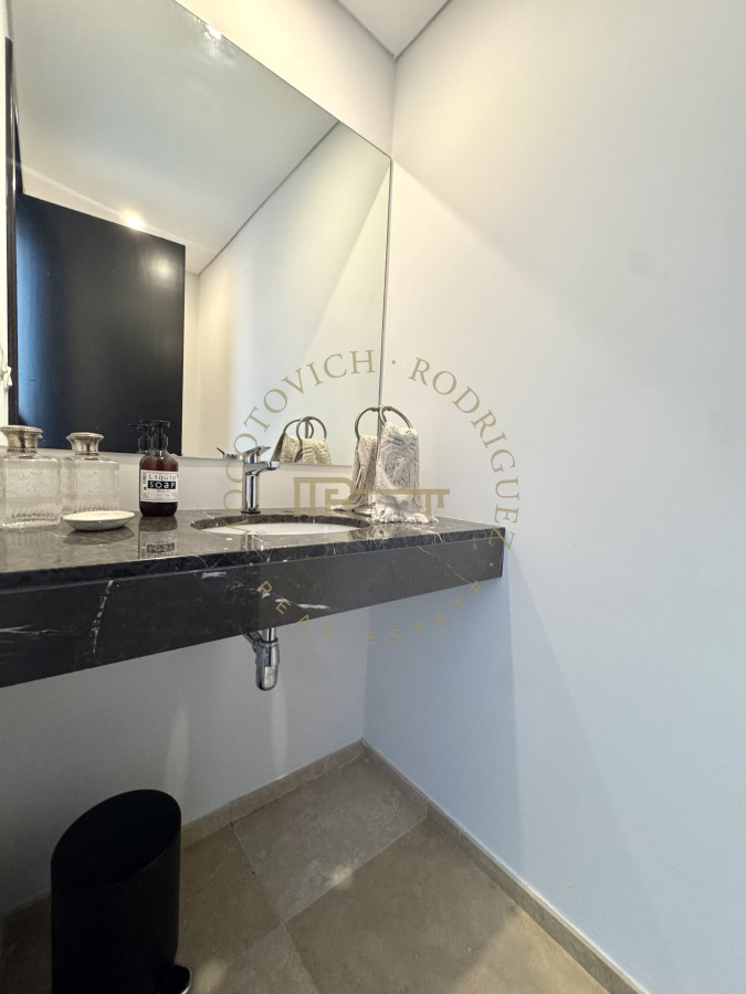 Apartamento ID.4088 - Delamar Pent House en venta con piscina y parrilla propia. La Barra. 