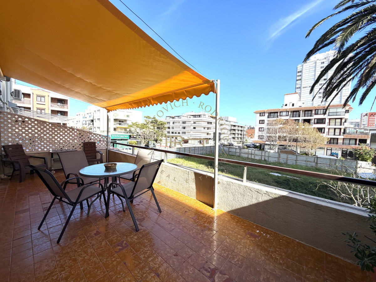 Apartamento ID.4420 - Un dormitorio en venta con gran terraza en Peninsula. 