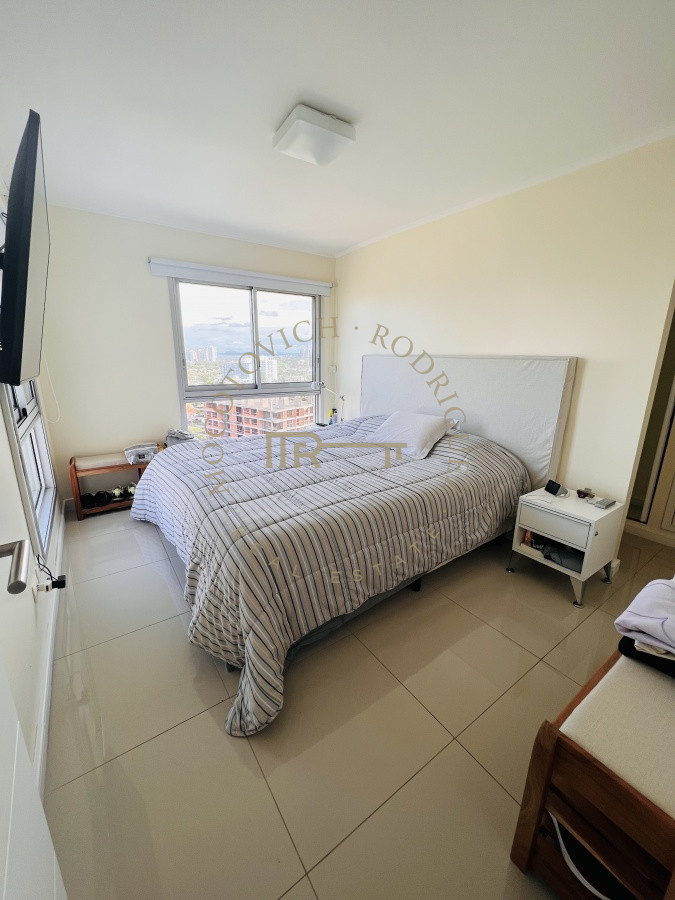 Apartamento ID.1009 - Wind Tower piso alto con vista en venta 2 dormitorios. Punta del Este.