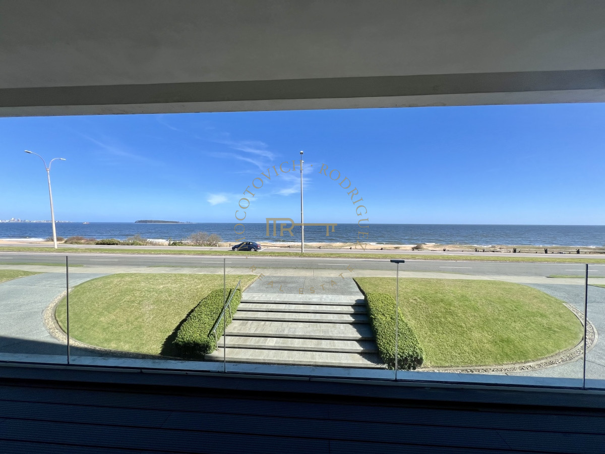 Apartamento ID.2924 - Alquiler temporada apartamento de 1dormitorios y 1 baño vista directa al mar.