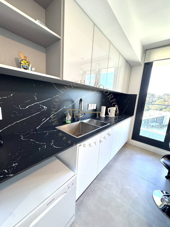 Apartamento ID.278 - Apartamento en venta 2 dormitorios Playa Mansa vista - Venetian - a estrenar - frente al mar- lujo