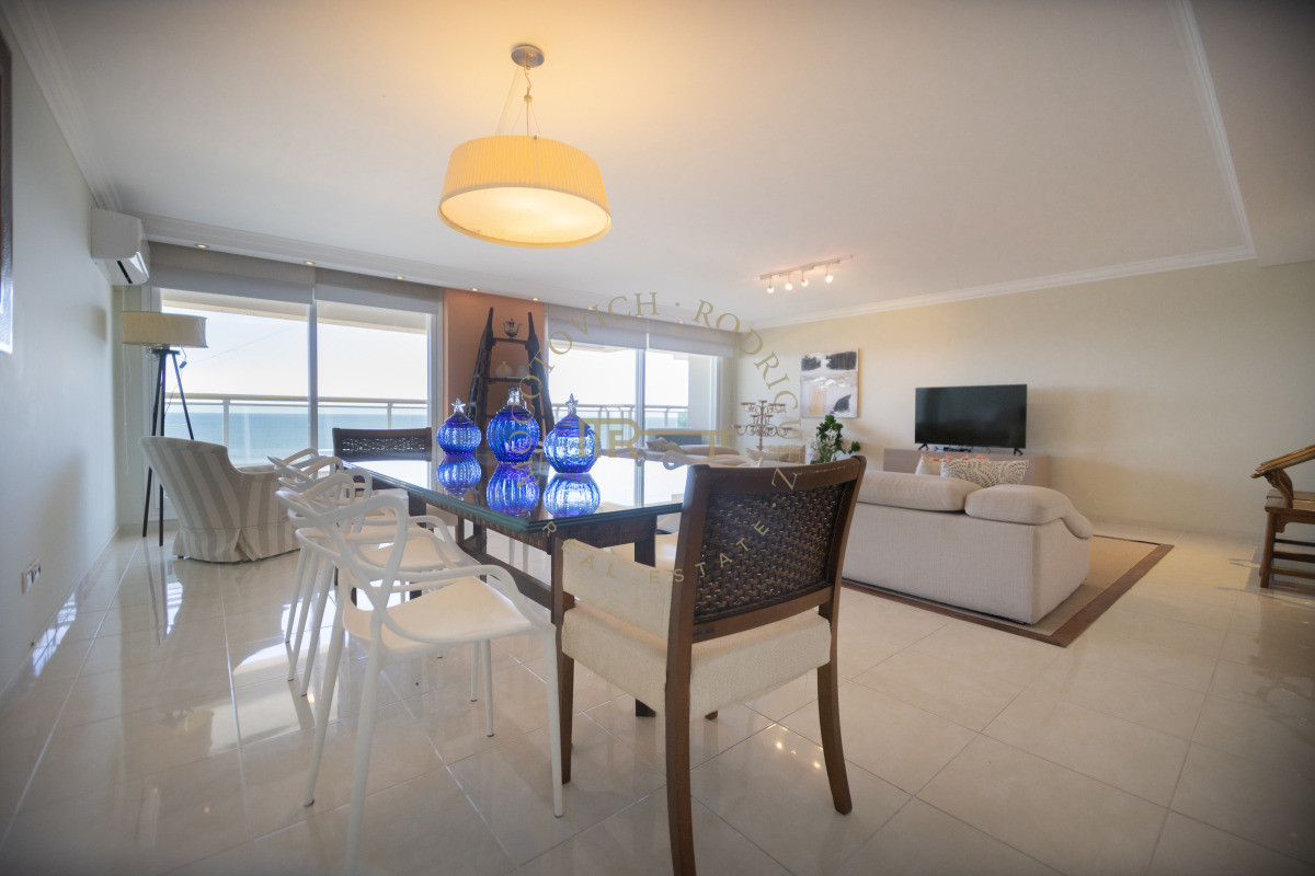 Apartamento ID.3937 - Le Jardin apartamento en venta de 4 suites más servicio. Piso alto vista . Punta del Este
