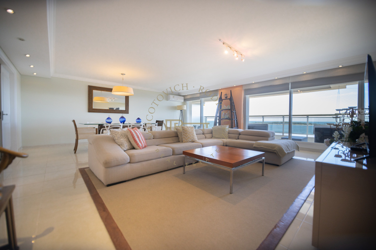 Apartamento ID.3937 - Le Jardin apartamento en venta de 4 suites más servicio. Piso alto vista . Punta del Este