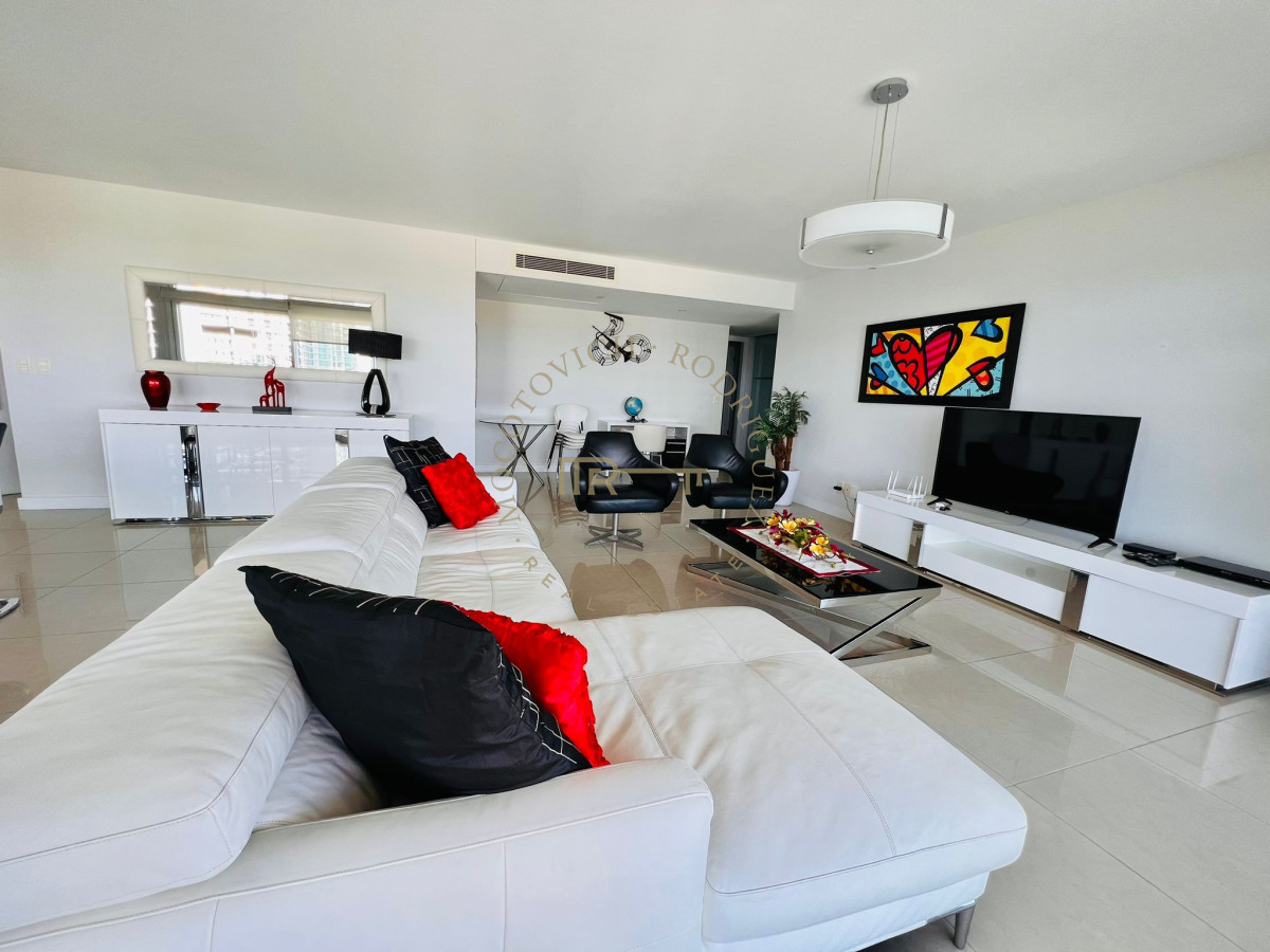 Apartamento ID.9 - Apartamento Playa Mansa Aquarela 4 suite y dependencia