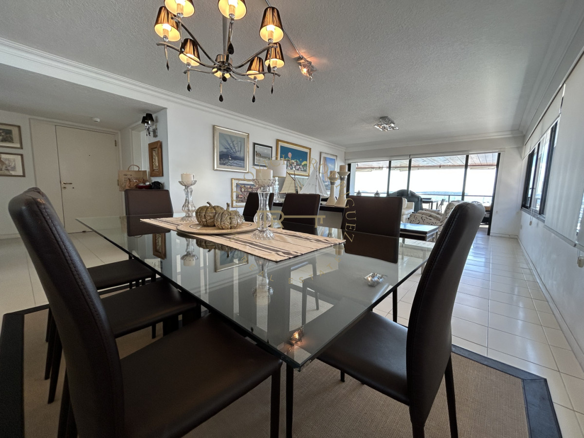 Apartamento ID.4234 - Apartamento en venta de 3 dormitorios mas dep. frente al puerto de Punta del Este.
