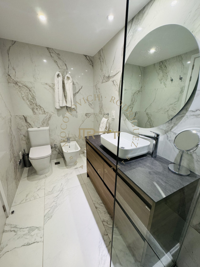 Apartamento ID.278 - Apartamento en venta 2 dormitorios Playa Mansa vista - Venetian - a estrenar - frente al mar- lujo