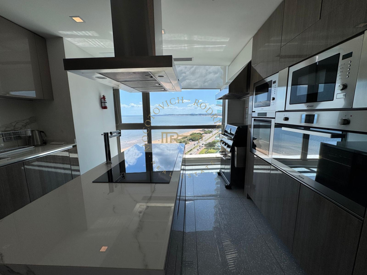 Apartamento ID.2527 - Fendi, Esquinero en venta a Punta Ballena de 4 dormitorios impresionante vista. 