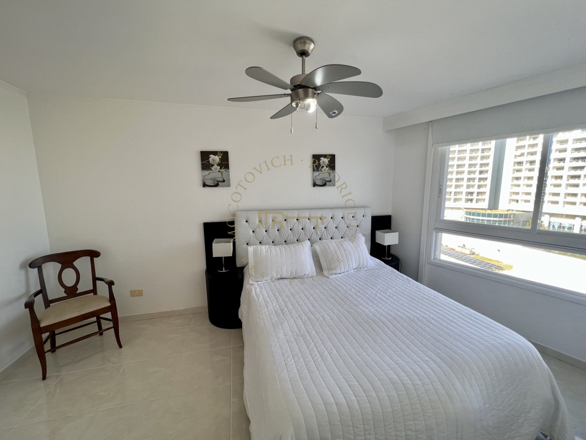 Apartamento ID.289 - Apartamentoen venta  Millenium  3 dormitorios más dep. Playa Mansa Punta del Este.