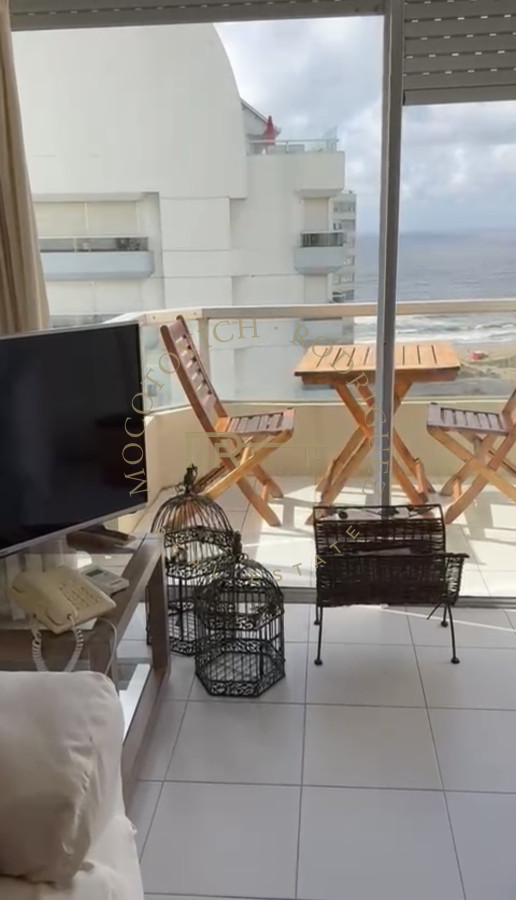 Apartamento ID.3745 - Alquiler de verano. 1 dormitorio, vista al mar, servicio de playa en brava. 
