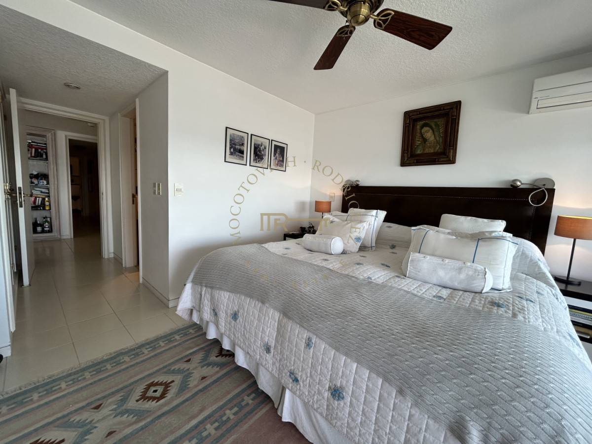 Apartamento ID.4234 - Apartamento en venta de 3 dormitorios mas dep. frente al puerto de Punta del Este.