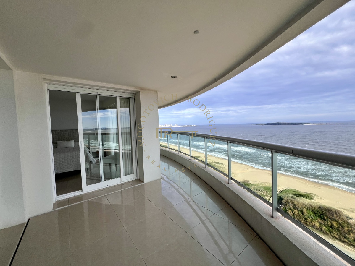Apartamento ID.2794 - Alquiler de invierno en torre Aquarela. 3 dormitorios en suite y vista al mar. 